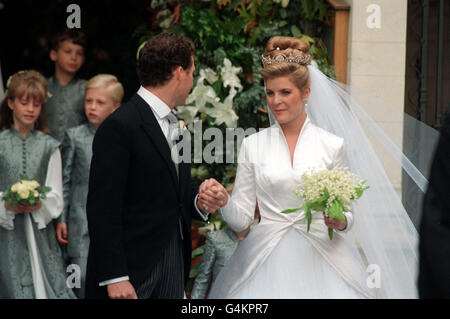 Le vicomte Linley et sa mariée Serena quittent Westminster après leur mariage à Londres Banque D'Images