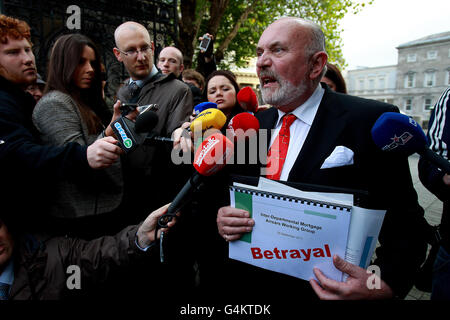 Le candidat à la présidence, le sénateur David Norris, donne aujourd'hui une conférence de presse à l'extérieur de la Maison Leinster à Dublin. Banque D'Images