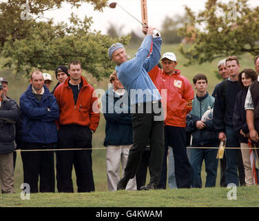 Per-Ulrik Johansson/Golf tees off Banque D'Images