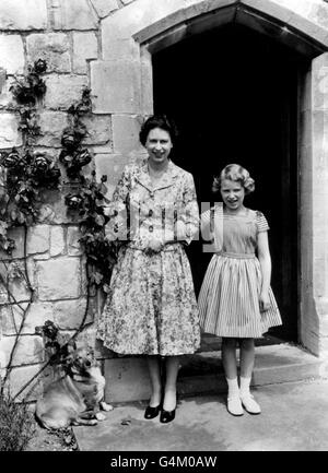 Image - La reine Elizabeth II et de la Princesse Anne - Windsor Banque D'Images