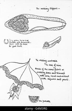 Croquis d'accessoires qui seront portés ou portés par Lady Diana Spencer lors de son mariage au Prince de Galles à la cathédrale Saint-Paul à Londres. Clive Shilton a créé les pantoufles. Un minuscule fer à cheval doré orné de diamants a été cousu dans sa robe, conçue par Elizabeth et David Emanuel, pour Bonne chance. Il y a une pochette et, en cas de mauvais temps, un parapluie de mariage assorti à sa robe. Banque D'Images