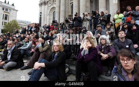 Occupez-vous de la manifestation de la Bourse de Londres.Les manifestants à la manifestation Occupy London stock Exchange devant la cathédrale Saint-Paul, Londres. Banque D'Images