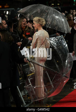 La première de Rum Diary - Londres.Amber entendit arriver pour la première européenne du journal des Rhum, à Odeon Kensington, dans l'ouest de Londres. Banque D'Images