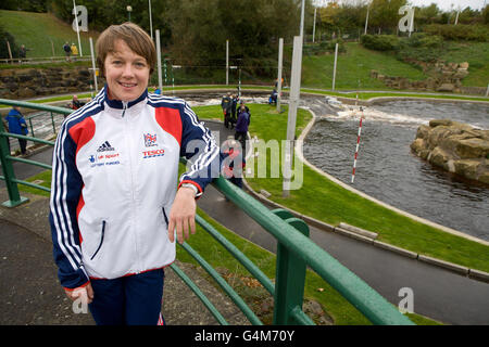 Laura Blakeman, membre senior de l'équipe GB et membre de l'équipe olympique, de Nottingham, au nouveau Tees barrage International White Water Centre à Stockton-on-Tees. Banque D'Images