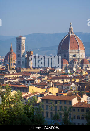 Florence, Toscane, Italie. Sur la ville de Duomo - Cattedrale di Santa Maria del Fiore Banque D'Images