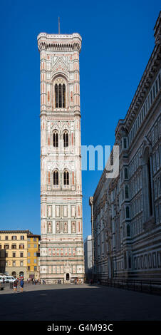 Florence, Toscane, Italie. Le Campanile. Le clocher à côté de la cathédrale (Basilique de Santa Maria del Fiore). Banque D'Images