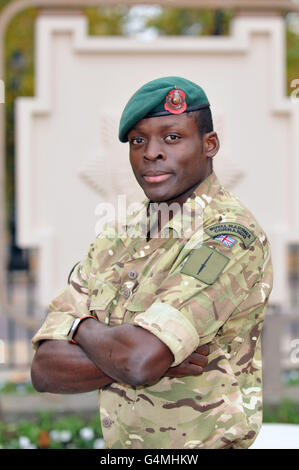 Marine Peter Abasa Miheso, du Kenya, à la caserne Wellington, à Londres, en tant que personnel de la 3 Brigade Commando, se préparer à mars au Parlement pour une réception à la Chambre des communes. Banque D'Images