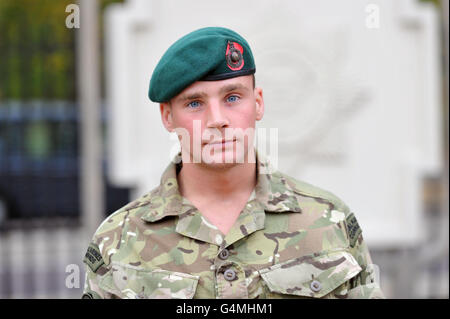 Marine Richard Harry Butcher, de Manchester, à la caserne Wellington, à Londres, en tant que personnel de la brigade Commando 3, se prépare à mars au Parlement avant une réception à la Chambre des communes. Banque D'Images