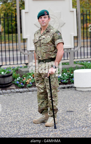 Le caporal Ash Swinard, du 42 Commando à la caserne Wellington, à Londres, en tant que personnel de la brigade du Commando 3, se prépare à mars au Parlement avant une réception à la Chambre des communes. Banque D'Images