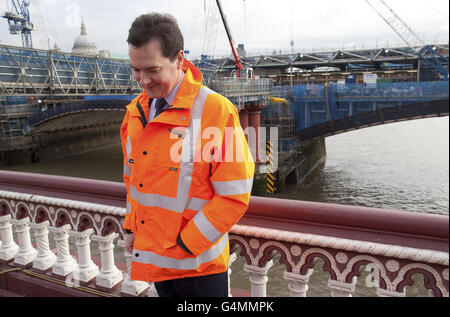 Le Chancelier George Osborne Thameslink visites Construction Site Banque D'Images