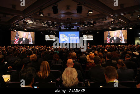 JOE Biden, vice-président AMÉRICAIN, s'adresse à la conférence Cyberspace de Londres au Queen Elizabeth II Conference Centre de Westminster. Banque D'Images