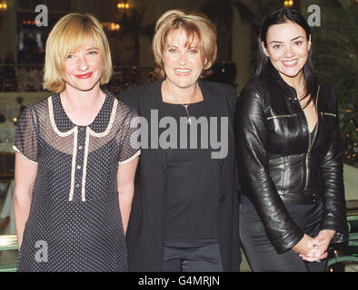 Stars prenant part à un concert hommage au 30e anniversaire de Judy Garland à Londres. (G-D) Jane Horrocks, la fille de Judy Garland Lorna Luft et Martine McCutcheon. Ils paraîtra au London Palladium du 27/6/99. Banque D'Images