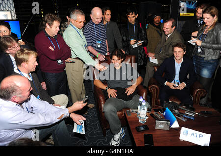 Tennis - Barclays ATP World tennis Tour finals - Aperçu - O2 Arena.Rafael Nadal, de l'Espagne, parle aux journalistes avant les finales du Barclays ATP World tennis Tour Banque D'Images