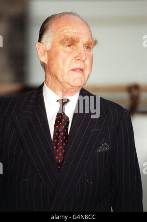 Le major Ron Ferguson arrive à l'église Saint-Paul, à Knightsbridge, pour un service d'action de grâce pour la vie de sa première femme, Mme Susan Barrantes, qui est décédée dans un accident de voiture plus tôt cette année. Voir PA Story ROYAL Barrantes. Photo de John Stillwell/PA Banque D'Images