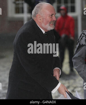 Le candidat à la présidence David Norris arrive aujourd'hui au château de Dublin pour la cérémonie d'investiture du président élu Michael D Higgins en tant que neuvième chef d'État de l'Irlande. ASSOCIATION DE PRESSE. Date de la photo : vendredi 11 novembre 2011. Voir PA Story PRÉSIDENT IRLANDAIS. Le crédit photo devrait se lire comme suit : Niall Carson/PA Wire Banque D'Images