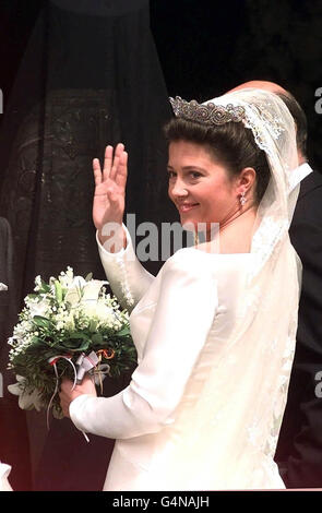 La princesse Alexia de Grèce arrive à la cathédrale orthodoxe grecque de Sainte-Sophie à Bayswater, dans l'ouest de Londres, pour son mariage avec Carlos Morales Quintana d'Espagne.* la robe de mariage a été conçue et réalisée par Mme Inge Sprawson, couturiere privée à la Reine Anne-Marie. Banque D'Images