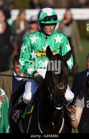 Jockey Sam Twiston-Davies sur l'astronomie après les novices du journal indépendant Poursuite Banque D'Images