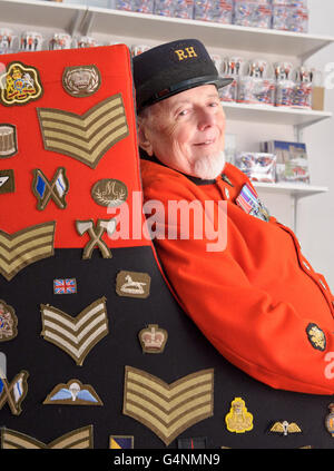 Le pensionné de Chelsea Wayne Campbell au stand de l'ABF The Soldier's Charity lors du premier salon de Noël idéal à Earls court de Londres, qui permettra de recueillir des fonds pour l'appel des maisons idéales pour les héros créé par ABF The Soldiers' Charity et le salon de la maison idéal. Banque D'Images