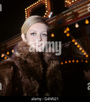 Mode - Twiggy - Bertram Mills Circus, Londres Banque D'Images