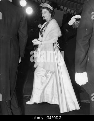 Image - La reine Elizabeth II - Ambassade Italienne Banquet - Londres Banque D'Images