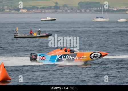 18 Juin, 2016. Greenock, Fonfría, Écosse, Royaume-Uni. La P1 Grand Prix écossais de la mer, est venu à Greenock et pour la première fois ravi les spectateurs d'embarcations à moteur, jetskis et Hydroflight dans un événement de deux jours. Alamy Live News Banque D'Images