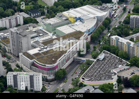 Une photo datée du 16 juin 2016 montre l'Grophiusstadt centre commercial dans le quartier de Zehlendorf au sud de Berlin, Allemagne. Photo : Bernd Settnik/ZB Banque D'Images