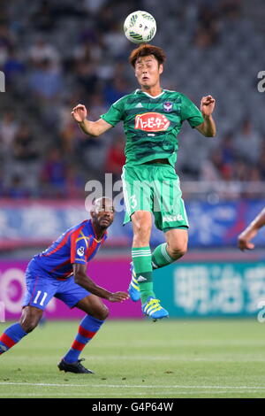 Ajinomoto Stadium, Tokyo, Japon. 18 Juin, 2016. Shigeto Masuda (Albirex), 18 juin 2016 - Football/soccer : J1 2016 1ère phase ligue match entre C.F. Albirex Niigata Tokyo 1-1 au Stade Ajinomoto, Tokyo, Japon. © AFLO SPORT/Alamy Live News Banque D'Images