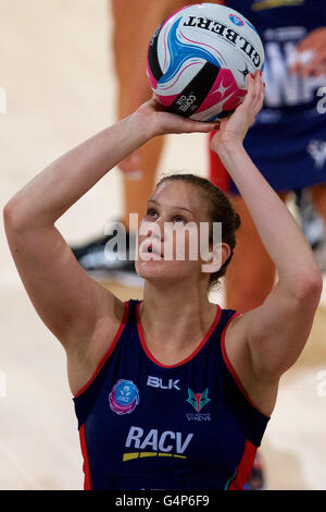 Melbourne, Victoria, Australie. 19 Juin, 2016. KARYN BAILEY du Melbourne Vixens pousses pour but durant le championnat 2016 Netball ANZ entre Melbourne Vixens et la côte ouest de la fièvre. © Tom Griffiths/ZUMA/Alamy Fil Live News Banque D'Images