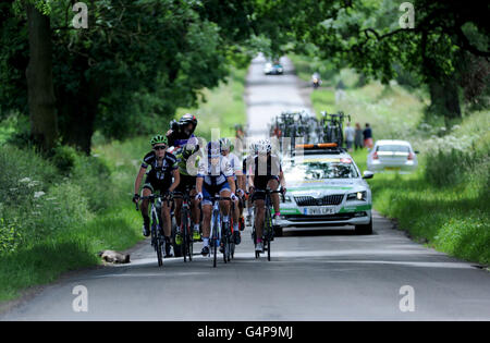 Northampton à Kettering, UK, 19 juin 2016. Aviva Tournée des femmes dans l'étape 5. Le groupe de tête montée vers Granby durant la 2ème QoM. @ David Partridge / Alamy Live News Banque D'Images