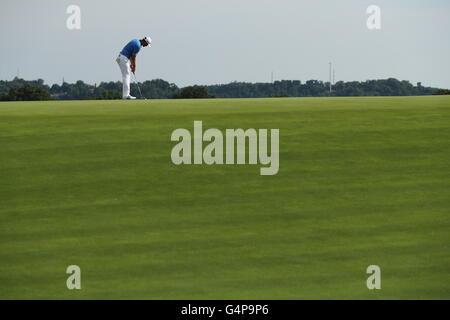 Oakmont, Pennsylvanie, USA. 18 Juin, 2016. Dustin Johnson (USA) Golf : Dustin Johnson, de l'United States putts au cours de la troisième tour de l'US Open Championship à Oakmont Country Club à Oakmont, Pennsylvanie, États-Unis d'Amérique . © Koji Aoki/AFLO SPORT/Alamy Live News Banque D'Images