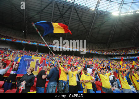 Lyon, France. 19 Juin, 2016. Fans de Roumanie cheer avant l'Euro 2016 football match du groupe A entre la Roumanie et l'Albanie à Lyon, France, le 19 juin 2016. Credit : Zhang Fan/Xinhua/Alamy Live News Banque D'Images