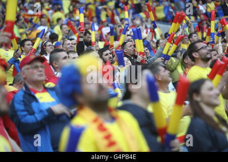 Lyon, France. 19 Juin, 2016. Fans de Roumanie cheer avant l'Euro 2016 football match du groupe A entre la Roumanie et l'Albanie à Lyon, France, le 19 juin 2016. Credit : Zhang Fan/Xinhua/Alamy Live News Banque D'Images