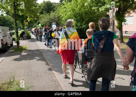 Berlin, Allemagne. 19 Juin, 2016. Chaîne humaine contre le racisme. Banque D'Images