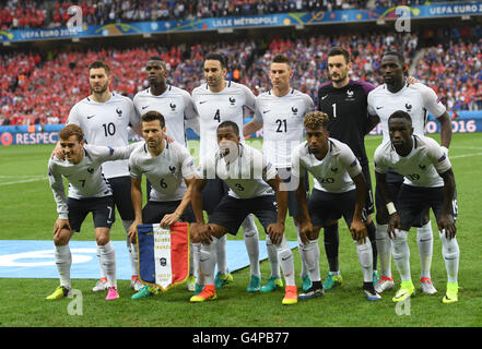 Lille, France. 19 Juin, 2016. Les joueurs de l'équipe de France avant de poser pour les photographes l'avant-match entre la Suisse et la France au stade Pierre Mauroy à Lille, France, 19 juin, 2016. Première rangée (L-R) : Antoine Griezmann, Yohan Cabaye, Yohan Cabaye, Kingsley Coman et Bacary Sagna. Secon ros (L-R) : Andre-Pierre Gignac, Paul Pogba, Adil Rami, Laurent Koscielny, gardien Hugo Lloris et Moussa Sissoko. Photo : Marius Becker/dpa/Alamy Live News Banque D'Images