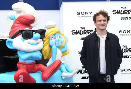 Westwood, CA, USA. 28 juillet, 2013. 19 juin 2016 - Los Angeles, Californie - Acteur Star Trek Anton Yelchin tué à 27 en Freak Accident de voiture. Yelchin était due pour rencontrer des amis pour une répétition. Après ne pas l'entendre pendant des heures, ses amis s'est rendu à son domicile à Studio City à 1 h du matin et a constaté que Yelchin coincé entre sa voiture et un mur de briques. Son entrée est sur une pente et sa voiture a été retrouvée encore en marche et en position neutre. Photo : 28 juillet 2013 - Westwood, Californie - Anton Yelchin. To murfs «2'' Los Angeles Premiere tenue au Regency Village Theatre. Crédit photo : Russ Elliot/AdM Banque D'Images