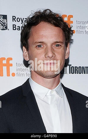 Toronto, Ontario, Canada. 10 Sep, 2015. 19 juin 2016 - Los Angeles, Californie - Acteur Star Trek Anton Yelchin tué à 27 en Freak Accident de voiture. Yelchin était due pour rencontrer des amis pour une répétition. Après ne pas l'entendre pendant des heures, ses amis s'est rendu à son domicile à Studio City à 1 h du matin et a constaté que Yelchin coincé entre sa voiture et un mur de briques. Son entrée est sur une pente et sa voiture a été retrouvée encore en marche et en position neutre. Photo : 10 septembre 2015 - Toronto, Ontario, Canada - Anton Yelchin. 2015 Toronto International Film Festival - ''Green Room'' et ''le'' Chickening Premiere Banque D'Images