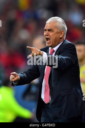 Lyon, France. 19 Juin, 2016. Entraîneur Anghel Iordanescu réagit au cours de l'UEFA EURO 2016 football match du groupe A entre la Roumanie et l'Albanie, dans le Stade de Lyon, Lyon, France, le 19 juin 2016. Photo : Uwe Anspach/dpa/Alamy Live News Banque D'Images