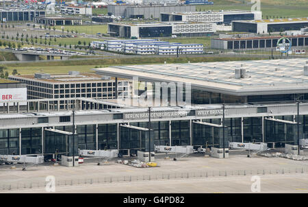 Une photo datée du 16 juin 2016 montre la future capitale airpiort Willy Brandt à Schönefeld à Berlin, Allemagne. Photo : Bernd Settnik/dpa Banque D'Images