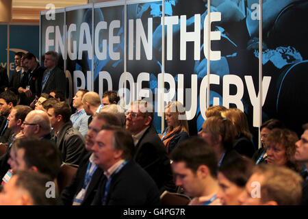 Une maison bourrée de délégués écoutent les discours Premier jour de l'Expo Rugby 2011 Banque D'Images