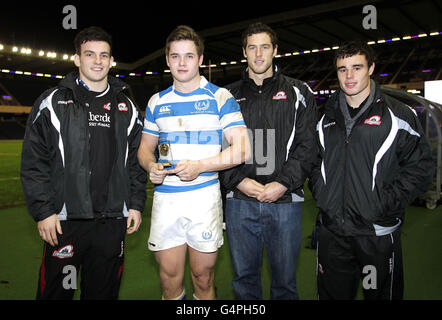 Chris Dean (deuxième lef), l'homme du match de la Edinburgh Academy, accompagné de Matt Scott (à gauche), Tim Visser et Lee Jones (à droite), après la coupe finale de la coupe 18 des Brewin Dolphin Scottish Schools à Murrayfield, à Édimbourg. Banque D'Images