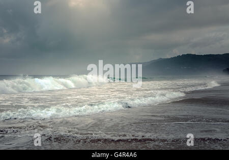 La tempête tropicale sur l'île de Phuket en Thaïlande Banque D'Images