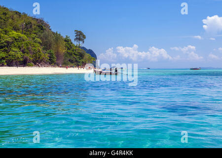 Locations sur l'île de bambou en Thaïlande. (Île Mai Pai. L'archipel de Phi Phi. La Thaïlande.) Banque D'Images