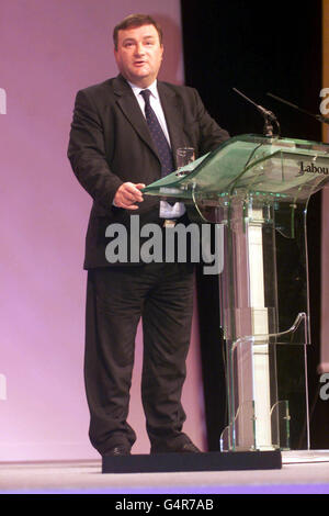 Le ministre de l'Agriculture, Nick Brown, a prononcé son discours lors de la conférence du Parti travailliste à Bournemouth. Banque D'Images