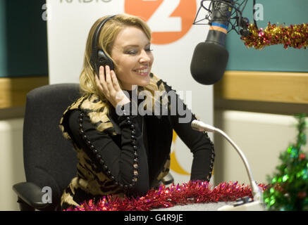 Kylie Minogue enregistre un « Kylie on Blossom » spécial de la BBC radio 2 dans les studios de la BBC à Londres. Banque D'Images