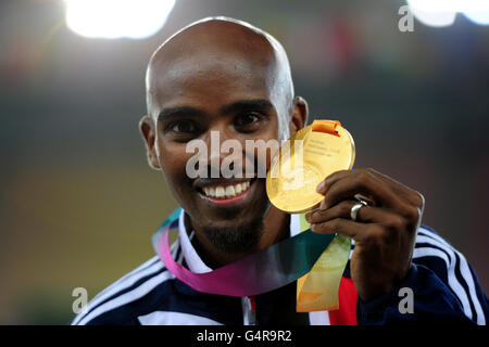 Athlétisme - Championnats du monde IAAF 2011 - neuvième jour - Daegu.Mo Farah en Grande-Bretagne pose avec sa médaille d'or pour avoir remporté la finale masculine de 5000m Banque D'Images