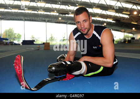 Athlétisme - Oscar Pistorius Feature - Lee Valley Athletics Center.Oscar Pistorius lors d'une séance d'entraînement au Lee Valley Athletics Centre Banque D'Images