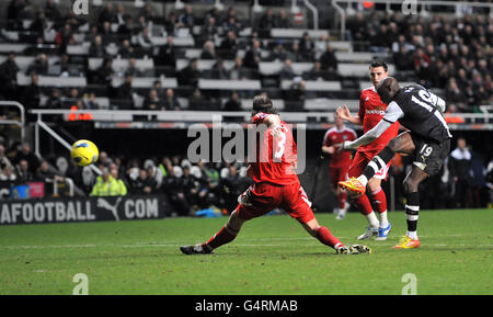 Football - Barclays Premier League - Newcastle United / West Bromwich Albion - Sports Direct Arena.Demba Ba de Newcastle United marque ses côtés deuxième but du match Banque D'Images