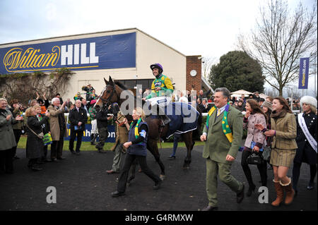 Les courses de chevaux - Le Festival d'hiver de William Hill 2011 - King George VI Steeple Chase - Kempton Park Banque D'Images