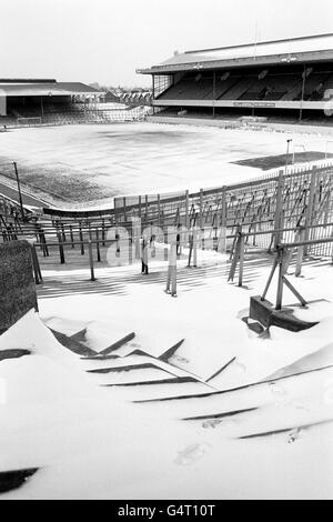 Football - aujourd'hui Ligue Division 1 - Arsenal - Highbury. Stade Highbury, stade d'Arsenal, couvert de neige Banque D'Images