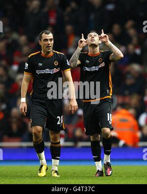 Steven Fletcher (à droite) de Wolverhampton Wanderers célèbre le premier score de son côté But du jeu avec un coéquipier Nenad Milijas (à gauche) Banque D'Images